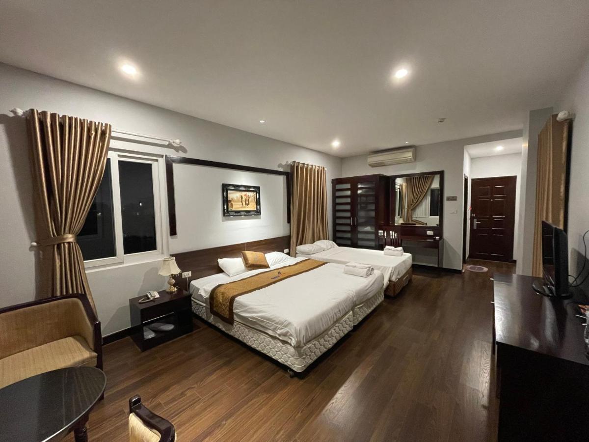 Bay Luxury & - 9 Nguyen Truong To Hanoï